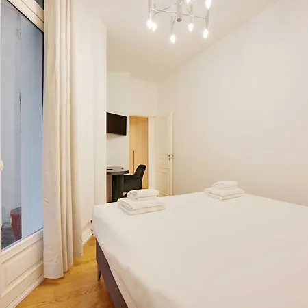 Superb With Terrace 2br 4p Trocadero