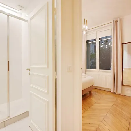 Superb With Terrace 2br 4p Trocadero Paris