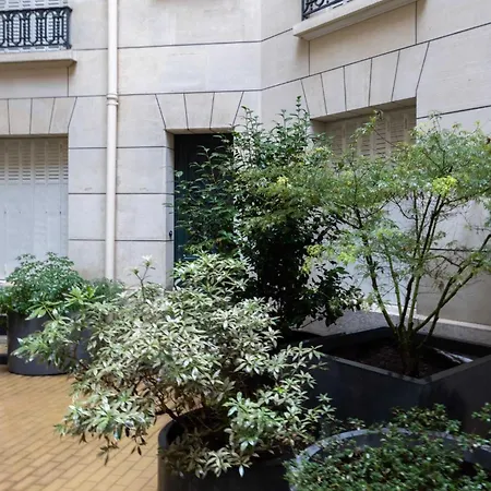 Superb With Terrace 2br 4p Trocadero Apartment *