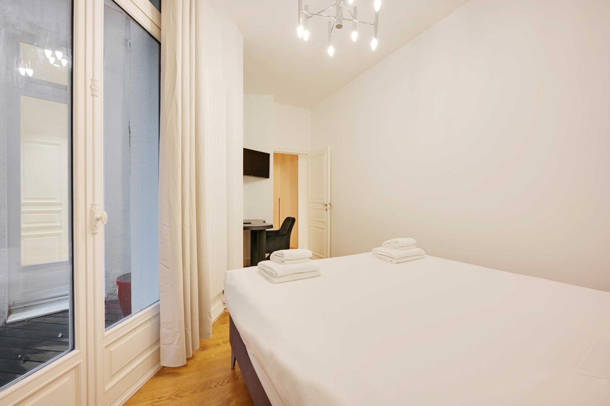 Superb With Terrace 2br 4p Trocadero