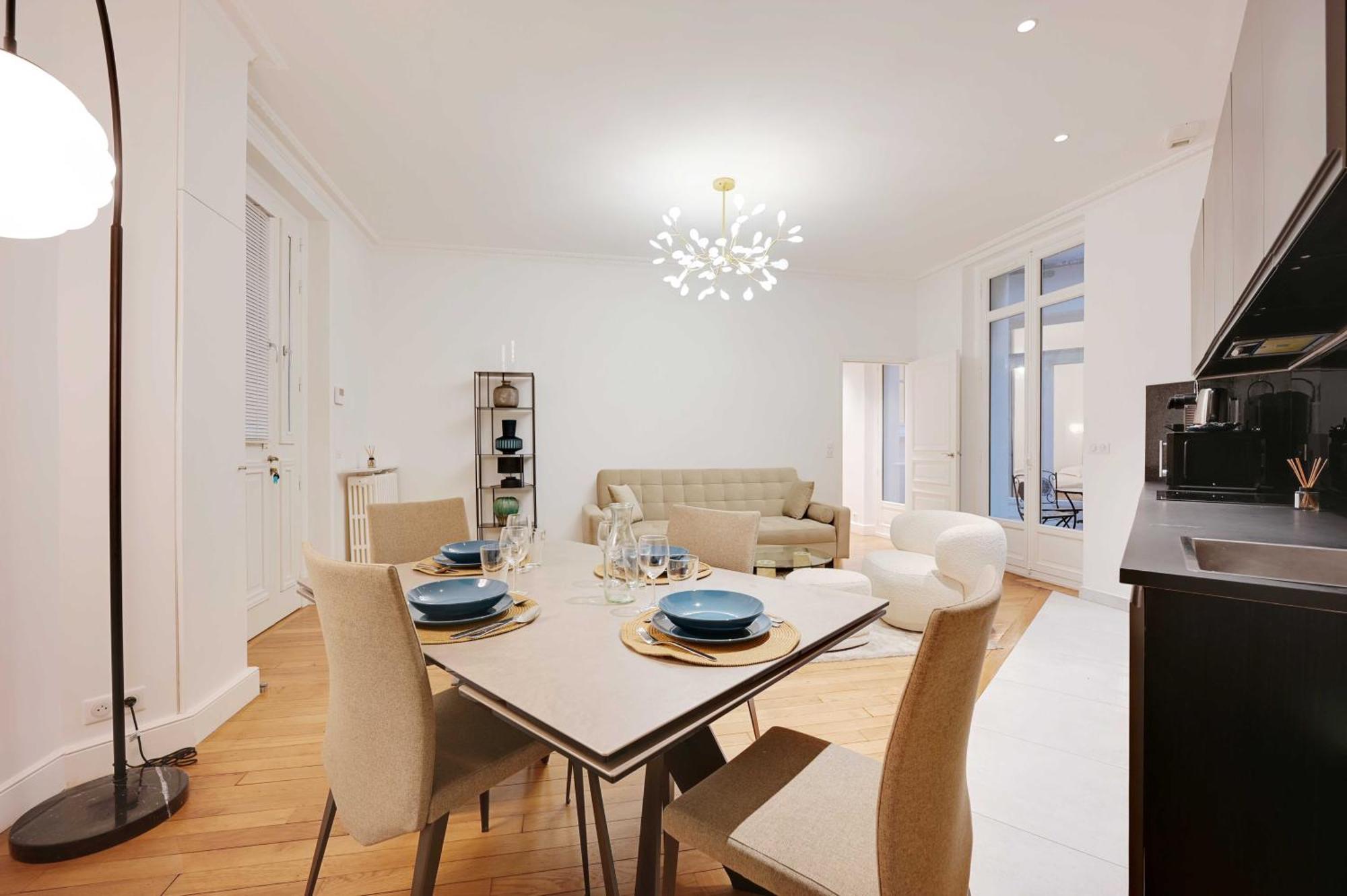 Superb With Terrace 2br 4p Trocadero Apartment *