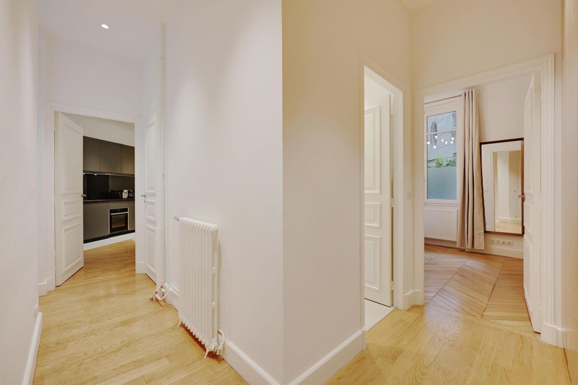 Superb With Terrace 2br 4p Trocadero Apartment *